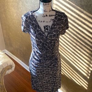 Black and white patterned dress with short sleeve by Laundry by Designer
